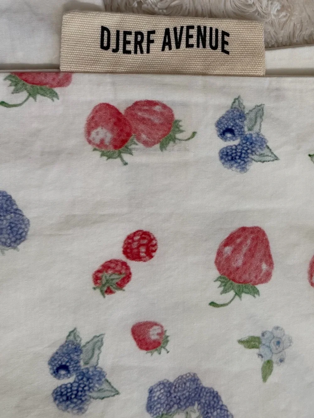 Djerf Avenue Duvet Cover Single in Summer berries NWOT